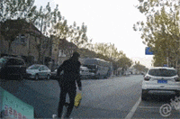 守护寒假安全家长和同学们请注意！不能把这类“车”当交通工具(图1)