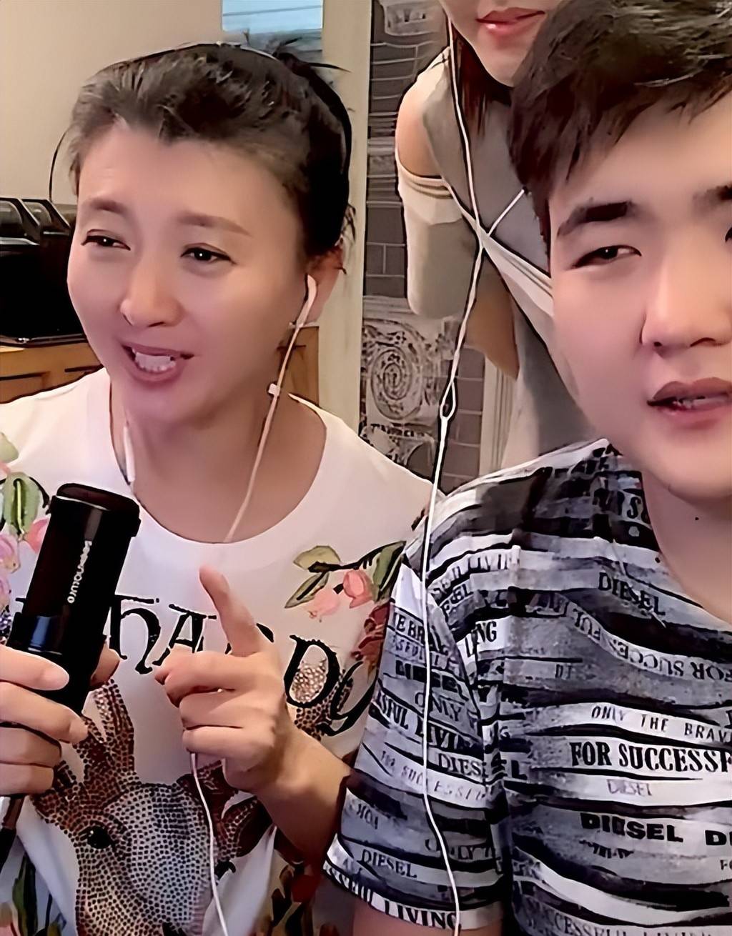 手锐评这一次她能被大众原谅吗闹大了!自学晶公开道歉官媒出(图5) 手锐评这一次她能被大众原谅吗闹大了!自学晶公开道歉官媒出(图5)